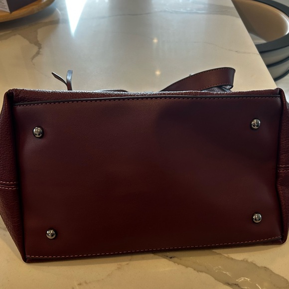 Red shoulder bag. - Picture 5 of 5